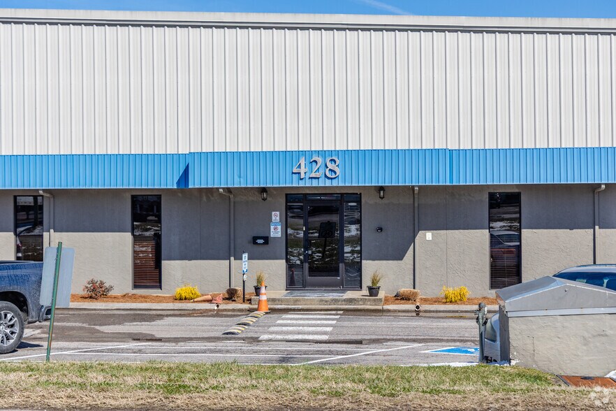 428 Harding Industrial Dr, Nashville, TN à louer - Photo du bâtiment - Image 2 de 6