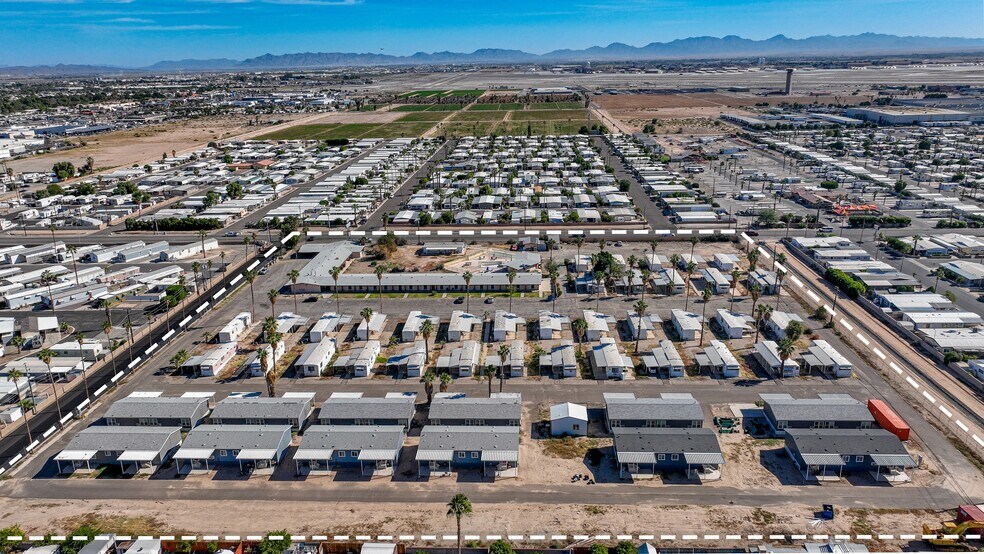 OYO Hotel Yuma AZ Desert Grove portefeuille de 2 propriétés à vendre sur LoopNet.ca - Photo du bâtiment - Image 2 de 31