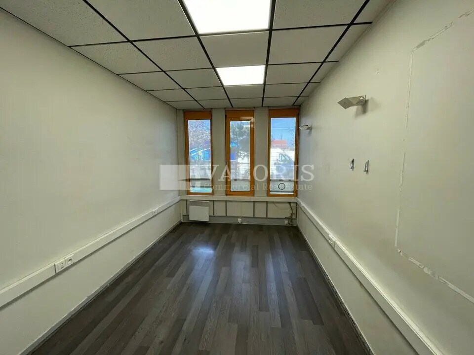 Office in Lyon for lease Interior Photo- Image 1 of 12