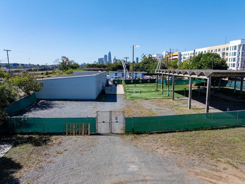 200-A E 26th St, Charlotte, NC for lease - Building Photo - Image 2 of 5