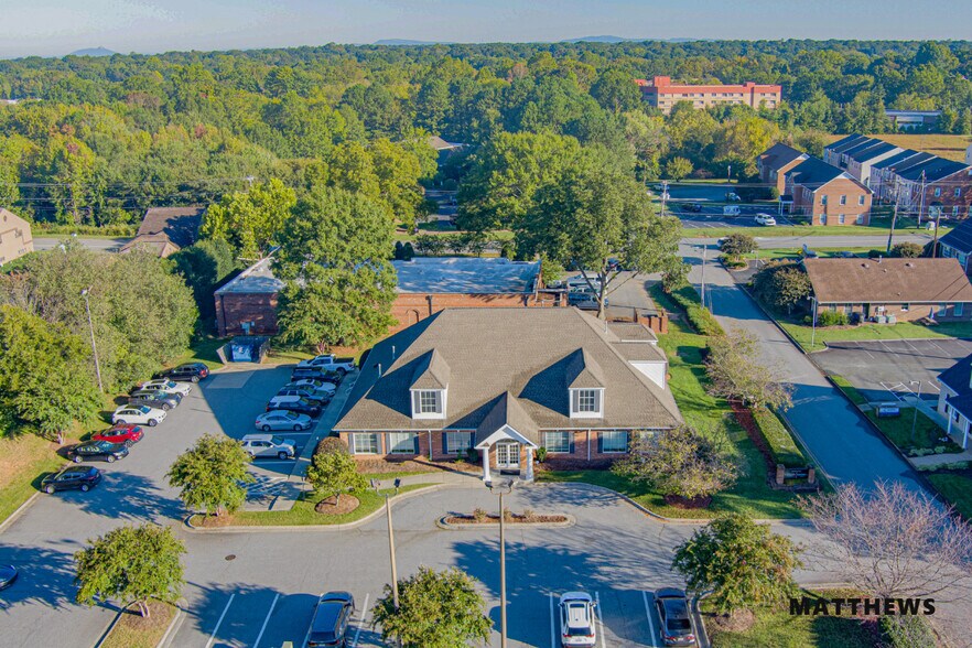 1480 Rymco Dr, Winston-Salem, NC à vendre - Photo du bâtiment - Image 2 de 5