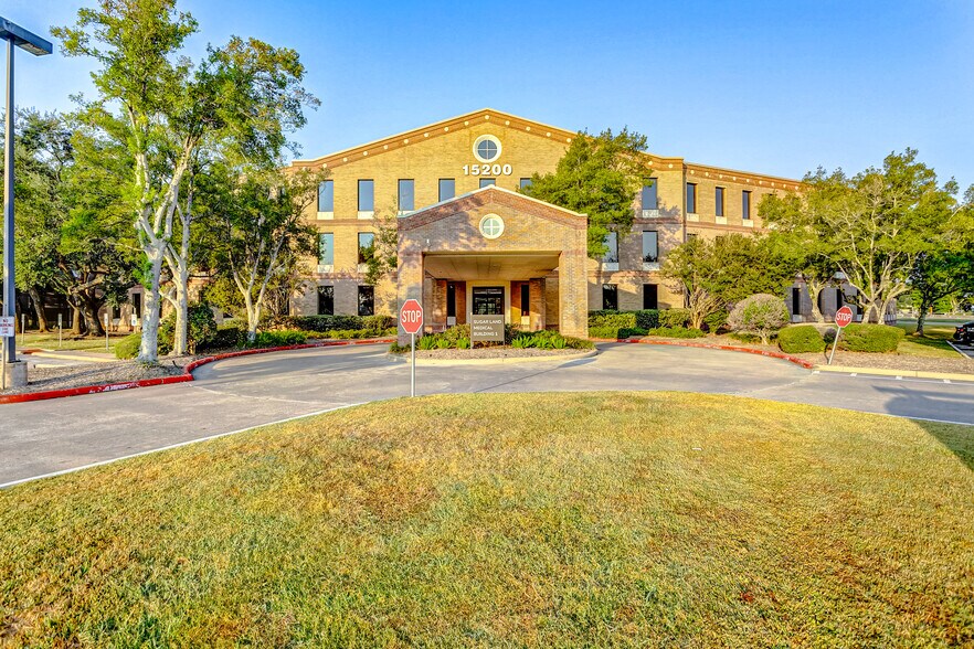 15200 Southwest Fwy, Sugar Land, TX à louer - Photo du bâtiment - Image 2 de 9