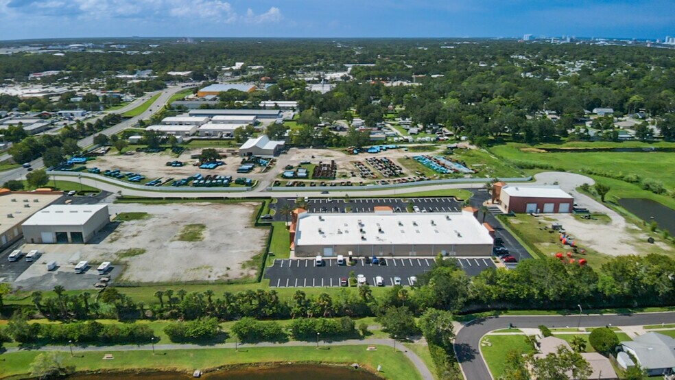 955 Foster Way, South Daytona, FL à vendre - Photo du bâtiment - Image 3 de 12