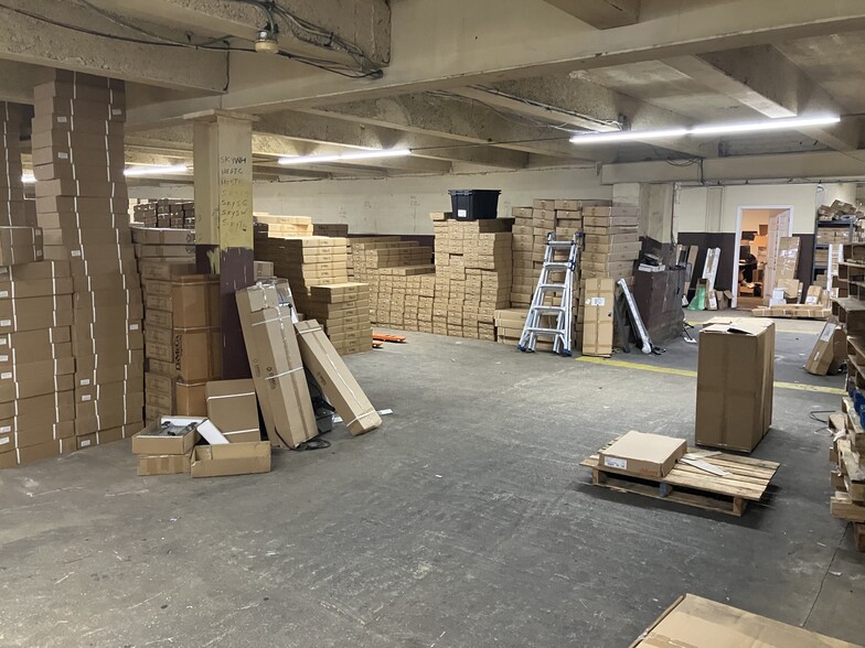 32 Intersection St, Hempstead, NY for lease - Building Photo - Image 2 of 10