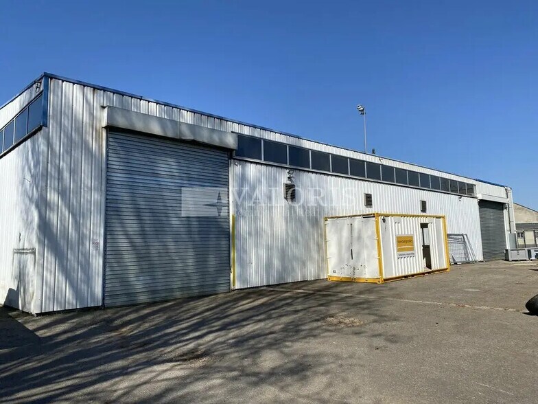 Flex dans Vaulx-en-Velin à louer - Photo du bâtiment - Image 3 de 4