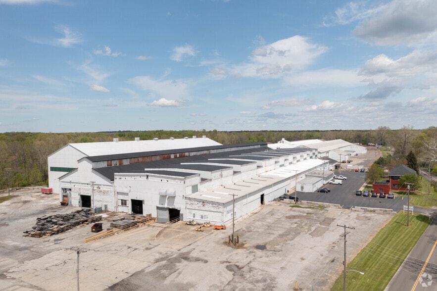 1536 1st St, Newton Falls, OH for lease - Primary Photo - Image 1 of 5