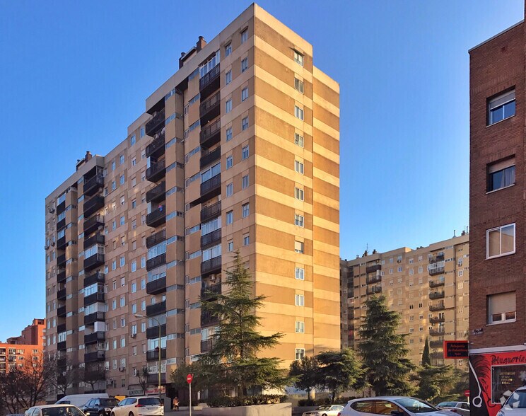 Avenida de Rafael Alberti, 16, Madrid, Madrid à vendre - Photo du bâtiment - Image 2 de 2