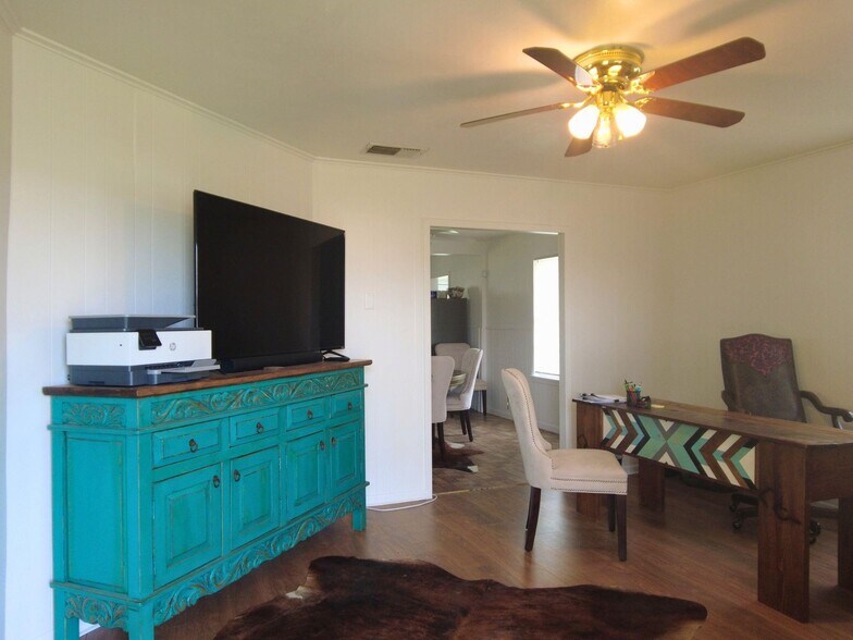 103 Cartwright Park Rd, Weatherford, TX à louer - Photo du bâtiment - Image 3 de 13