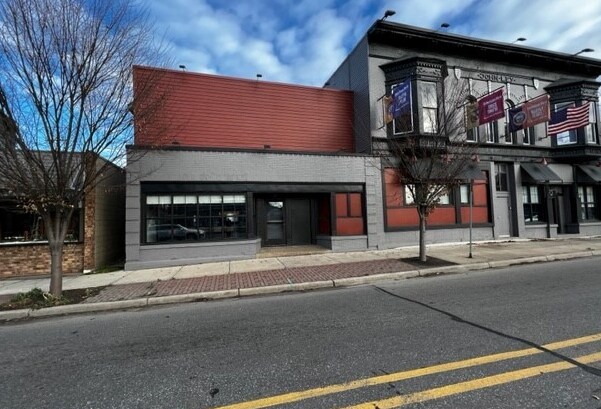 405 Leonard St NW, Grand Rapids, MI à louer - Photo du bâtiment - Image 2 de 7