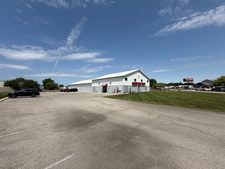 5311 Commerce Cir, Indianapolis, IN for sale - Building Photo - Image 2 of 12