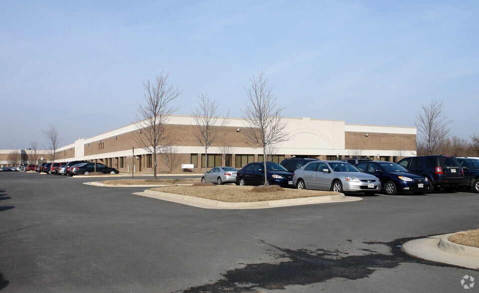 14910-14930 Bogle Dr, Chantilly, VA à louer - Photo du bâtiment - Image 2 de 3