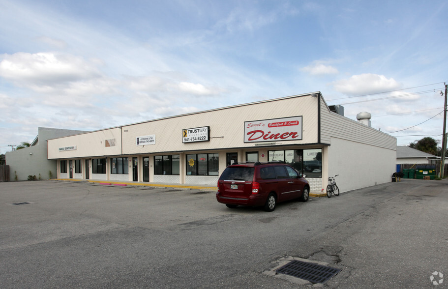 2300 Tamiami Trl, Port Charlotte, FL for lease - Primary Photo - Image 1 of 3