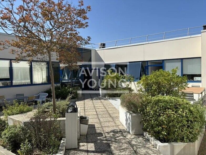 Flex dans Gennevilliers à louer - Photo du bâtiment - Image 3 de 5