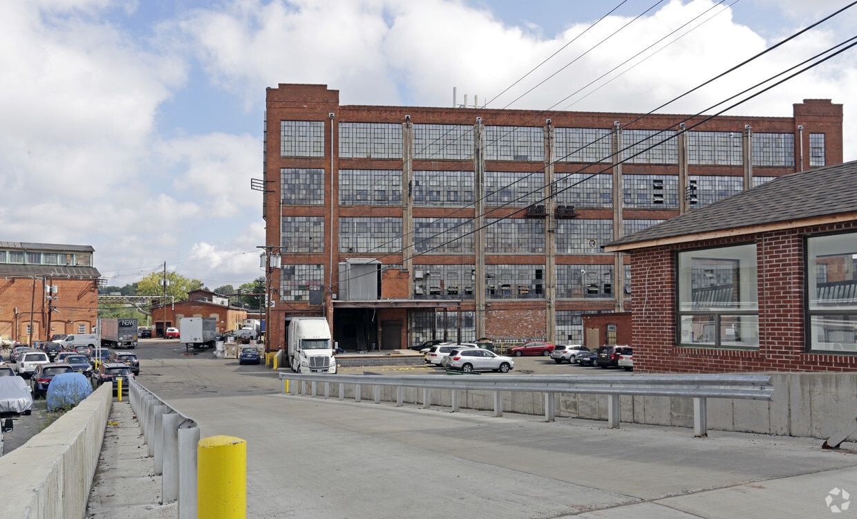 90 Dayton Ave, Passaic, NJ à louer Photo du bâtiment- Image 1 de 7