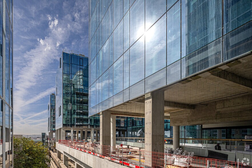 Bureau dans Puteaux à louer - Photo du bâtiment - Image 2 de 2
