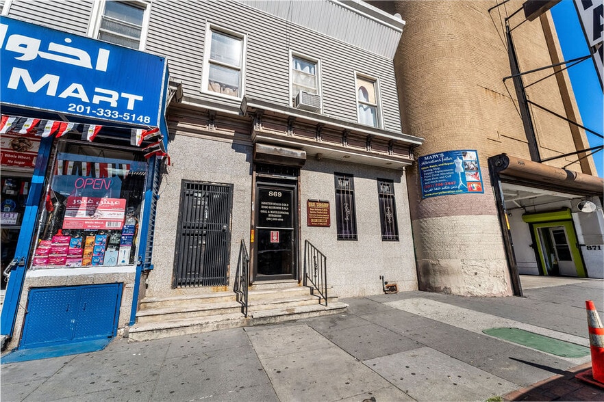 867-869 Bergen Ave, Jersey City, NJ for lease - Building Photo - Image 2 of 21