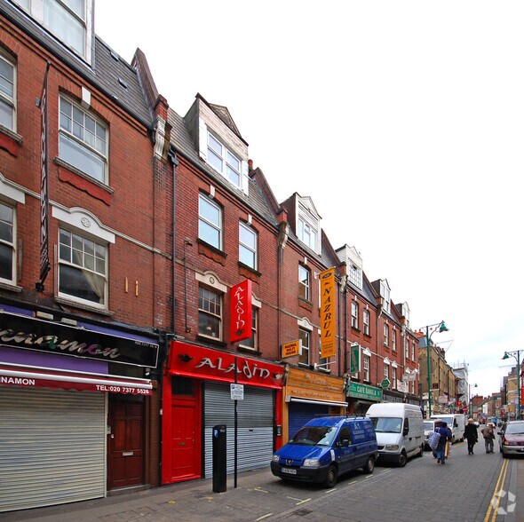 132 Brick Ln, Londres à louer - Photo du bâtiment - Image 2 de 7