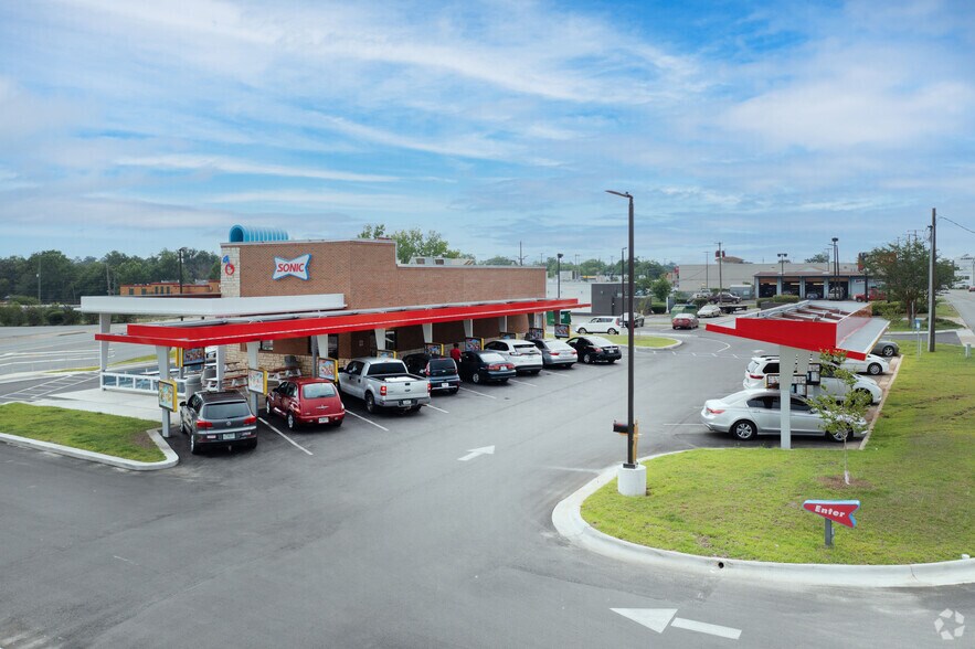 1321 W Jefferson St, Quincy, FL à louer - Photo du bâtiment - Image 2 de 2