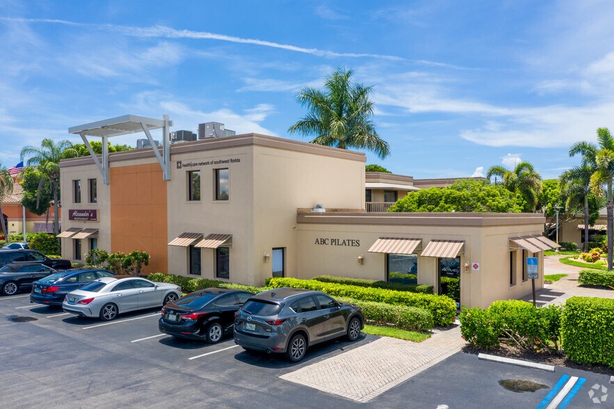 4077-4089 Tamiami Trl N, Naples, FL à louer - Photo principale - Image 3 de 6