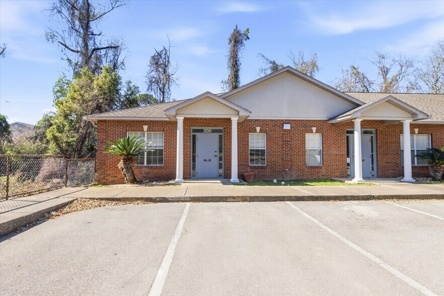 1804 Miccosukee Commons Dr, Tallahassee, FL à vendre - Photo du bâtiment - Image 3 de 25
