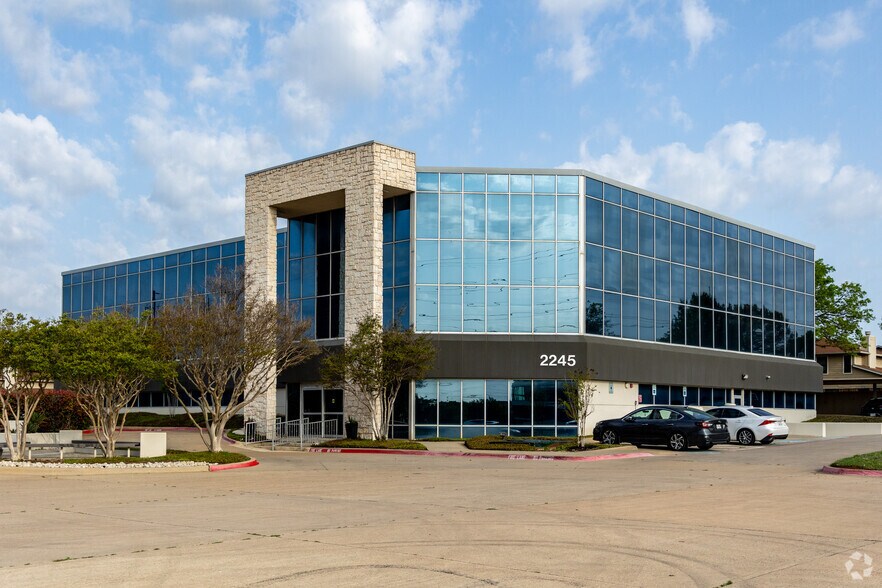 2245 Keller Way, Carrollton, TX à louer - Photo du bâtiment - Image 2 de 12