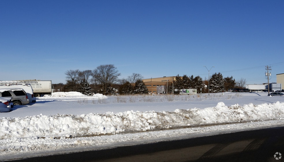 1220 33rd St S, Saint Cloud, MN for lease - Primary Photo - Image 1 of 1