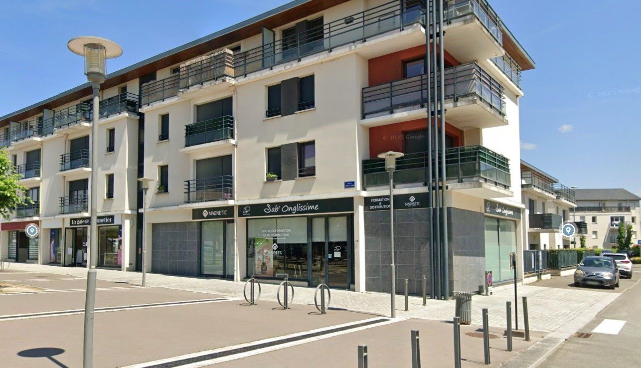 Commerce de détail dans Le Coudray à vendre Photo du bâtiment- Image 1 de 12