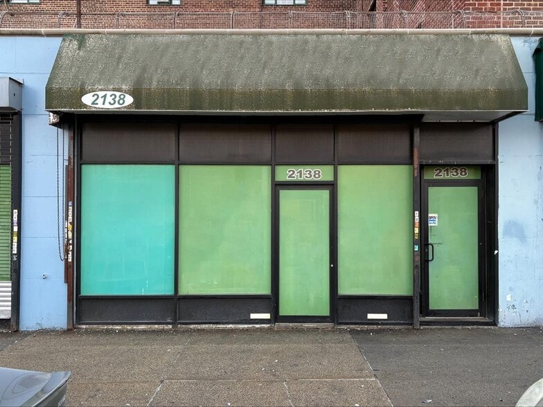 2132-2138 E Tremont Ave, Bronx, NY for lease - Building Photo - Image 2 of 3