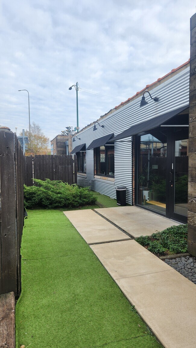 More details for 2814 N California Ave, Chicago, IL - Office for Lease