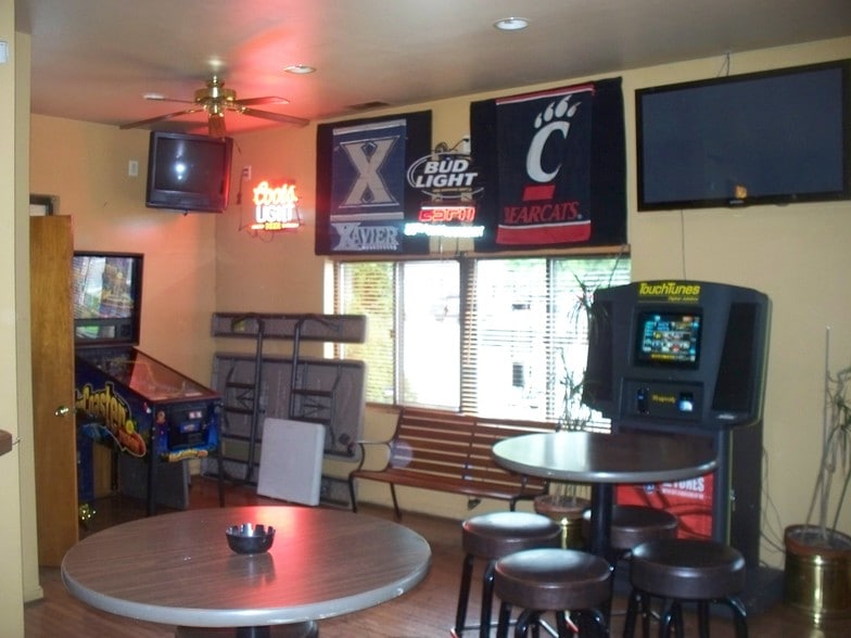 2401 Alexandria Pike, Newport, KY for lease - Building Photo - Image 3 of 9