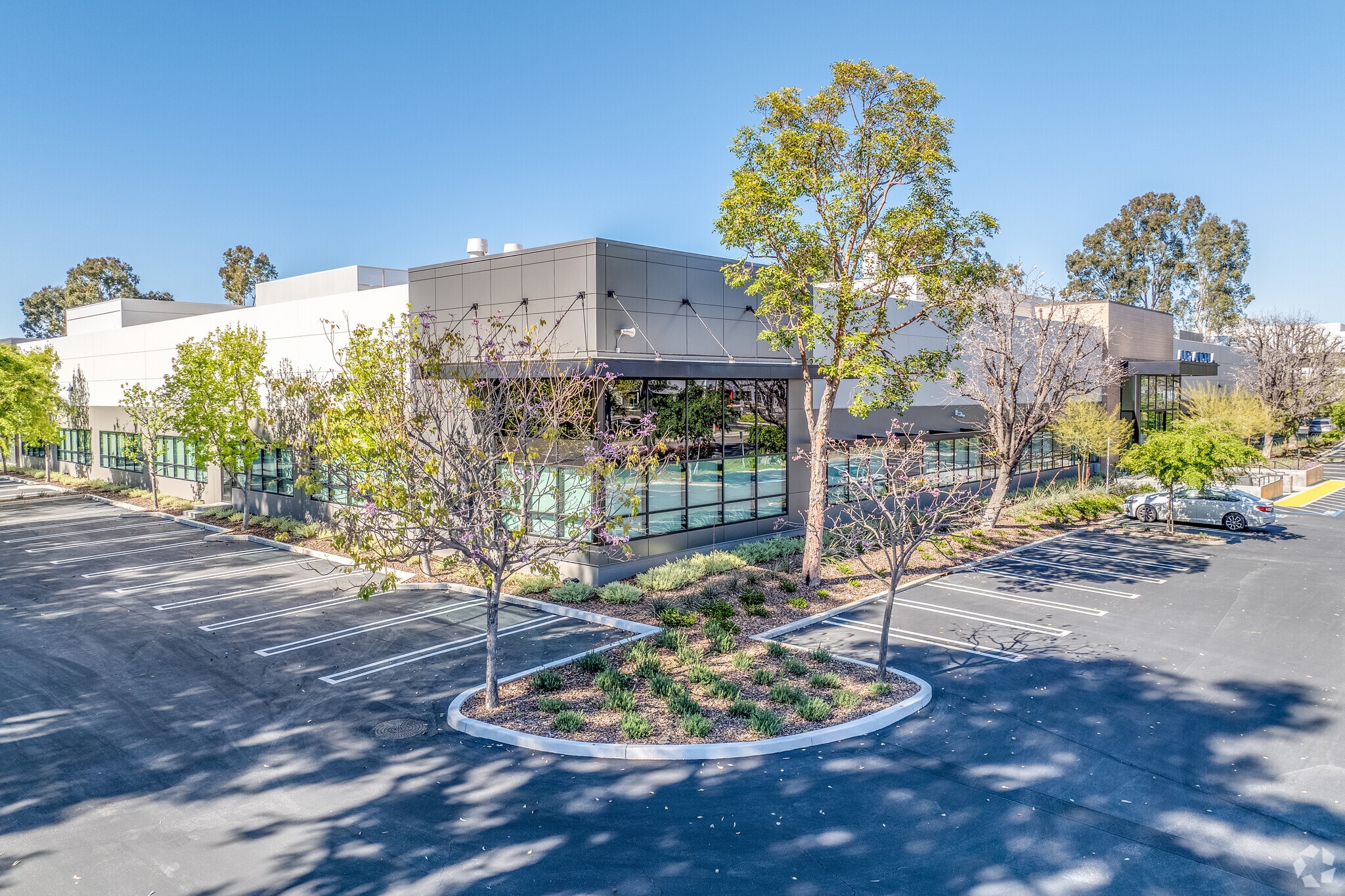 2101 Corporate Center Dr, Thousand Oaks, CA for lease Primary Photo- Image 1 of 7