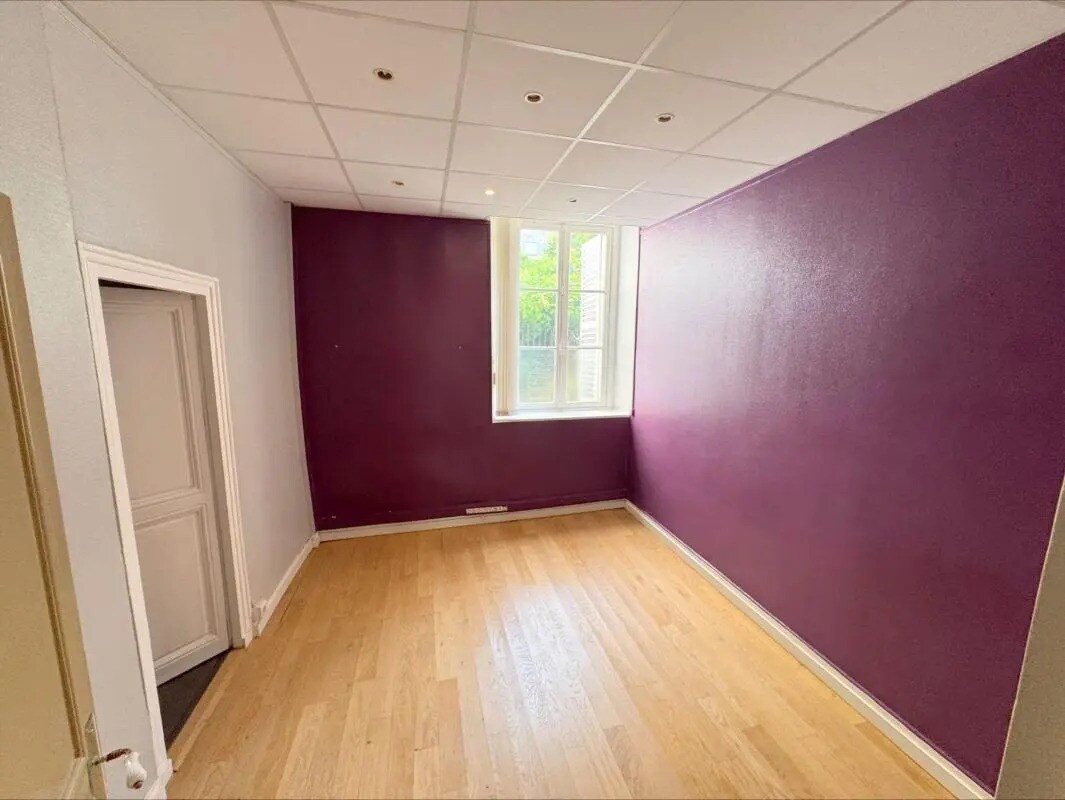 Office in Versailles for sale Building Photo- Image 1 of 8