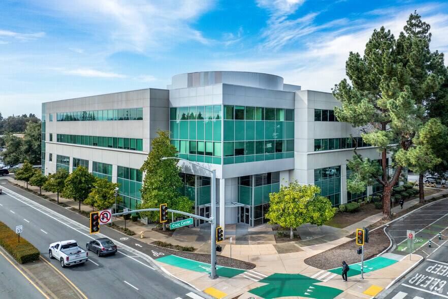 39141 Civic Center Dr, Fremont, CA à louer - Photo du bâtiment - Image 2 de 16