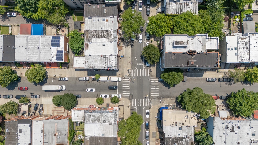 209 Lewis Ave, Brooklyn, NY à vendre - Photo du bâtiment - Image 2 de 19