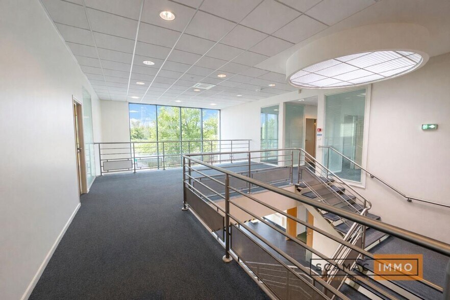 Flex in Morangis for sale - Interior Photo - Image 3 of 5