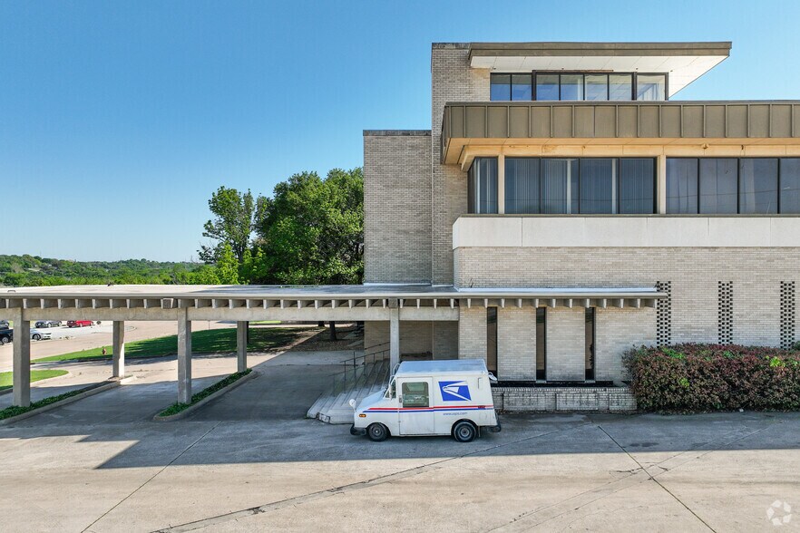 1300 E Berry St, Fort Worth, TX à louer - Photo du bâtiment - Image 3 de 5