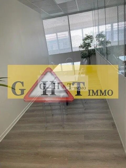 Office in Neuilly-sur-Marne for lease Interior Photo- Image 1 of 4