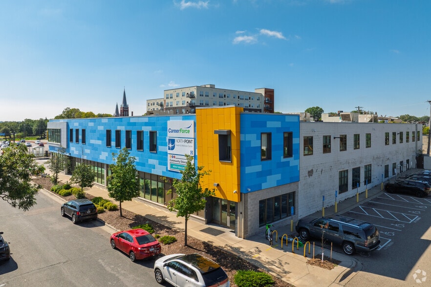 800 W Broadway Ave, Minneapolis, MN for lease - Building Photo - Image 3 of 4