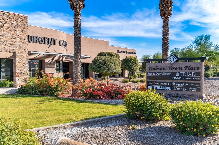 2715 S Alma School Rd, Chandler, AZ à louer - Photo du bâtiment - Image 2 de 10