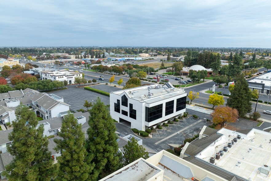 1501 Oakdale Rd, Modesto, CA for lease - Building Photo - Image 2 of 6