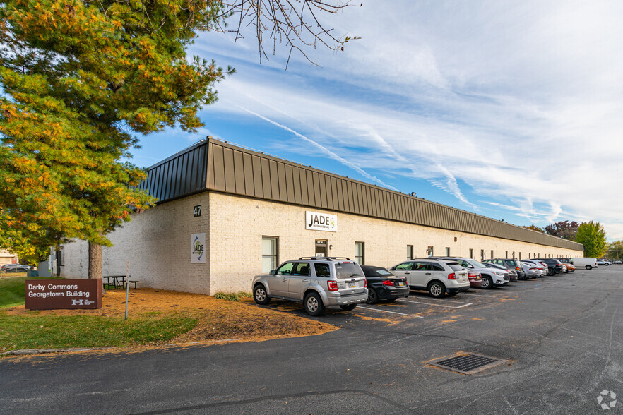 101-110 Darby Commons Ct, Folcroft, PA for lease - Building Photo - Image 3 of 5