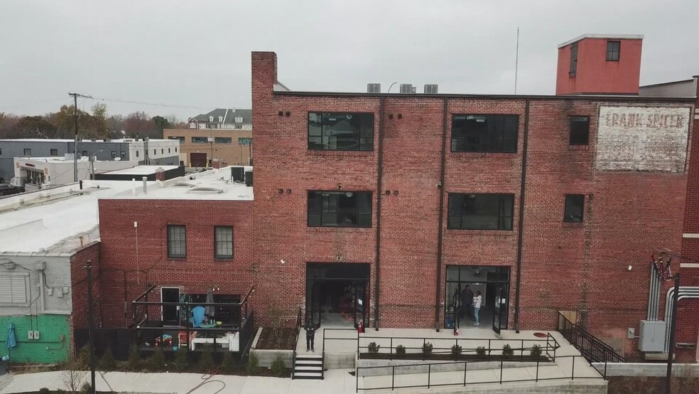 119 E Princess Anne Rd, Norfolk, VA à louer - Vidéo sur l’inscription commerciale - Image 2 de 6