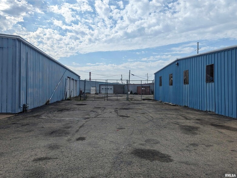 208 SW Center St, Peoria, IL for lease - Building Photo - Image 3 of 7