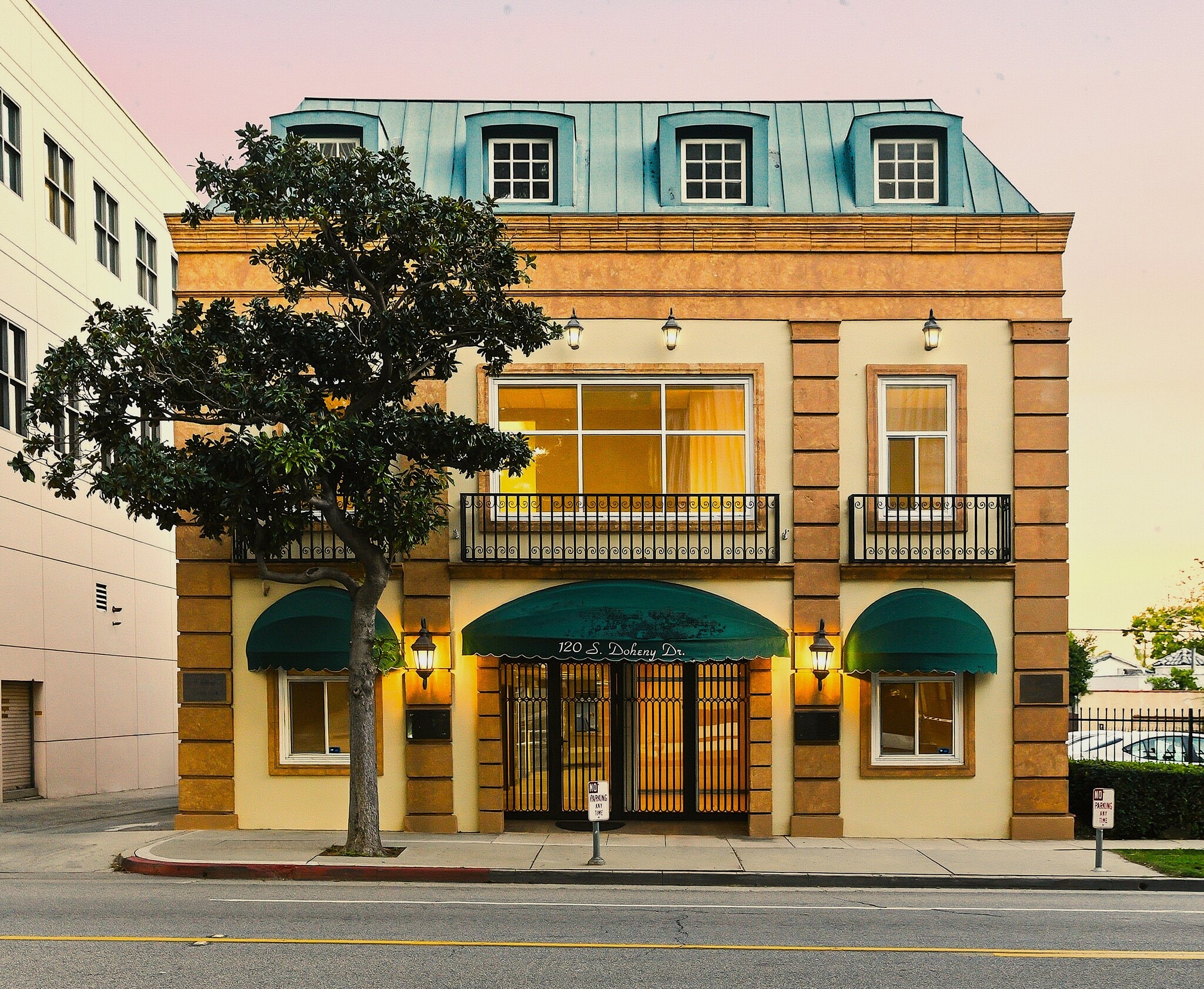 120 S Doheny Dr, Beverly Hills, CA à louer Photo principale- Image 1 de 13