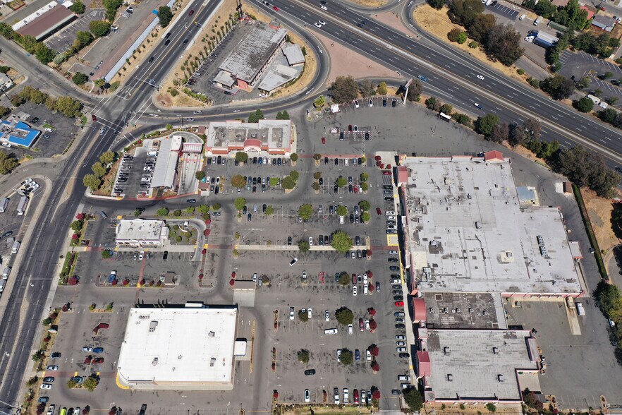 2001-2111 Solano Ave, Vallejo, CA à louer - Photo du bâtiment - Image 3 de 13
