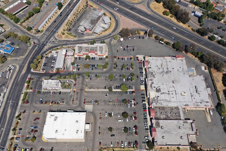 2001-2111 Solano Ave, Vallejo, CA à louer - Photo du bâtiment - Image 3 de 13