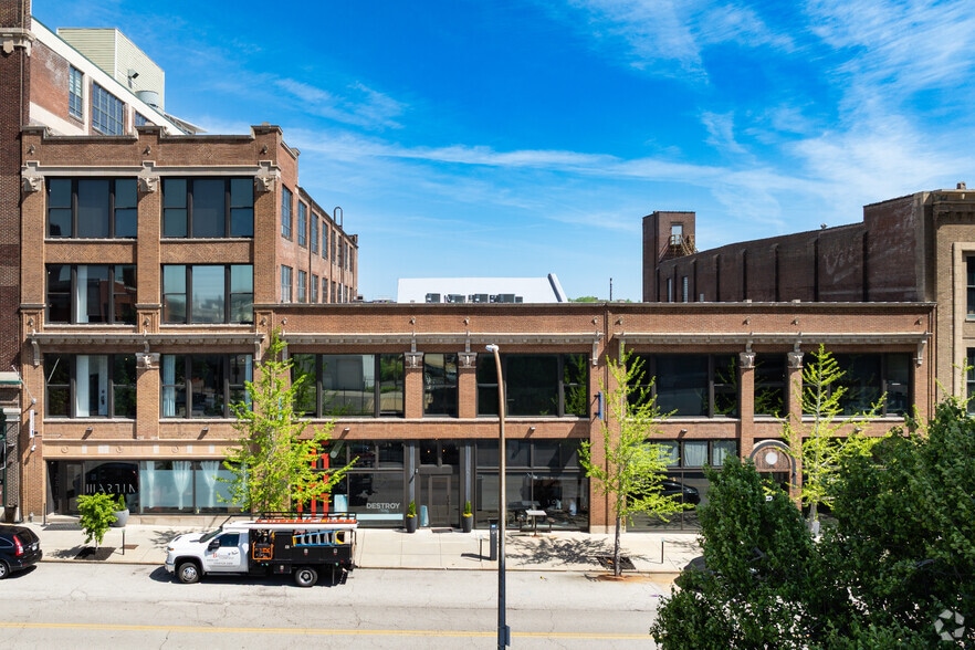 2311-2315 Locust St, Saint Louis, MO for lease - Building Photo - Image 2 of 16