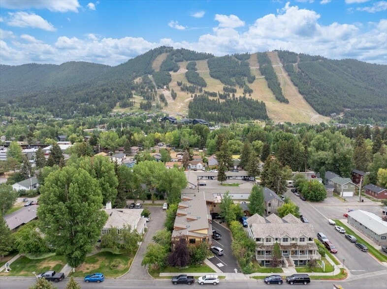 320 E Broadway Ave, Jackson, WY for sale - Building Photo - Image 2 of 20