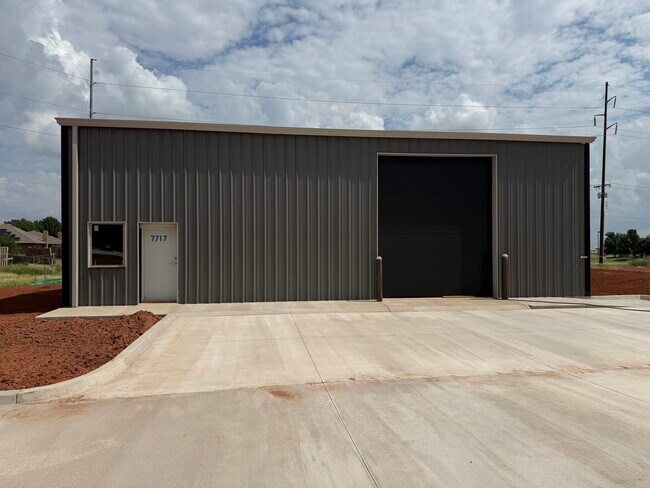Plus de détails pour 7717 NW 81st Cir, Oklahoma City, OK - Local d'activités à louer