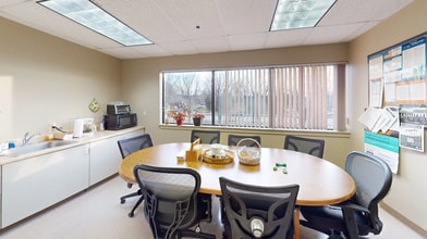 2080 Silas Deane Hwy, Rocky Hill, CT à louer Photo intérieure- Image 2 de 3